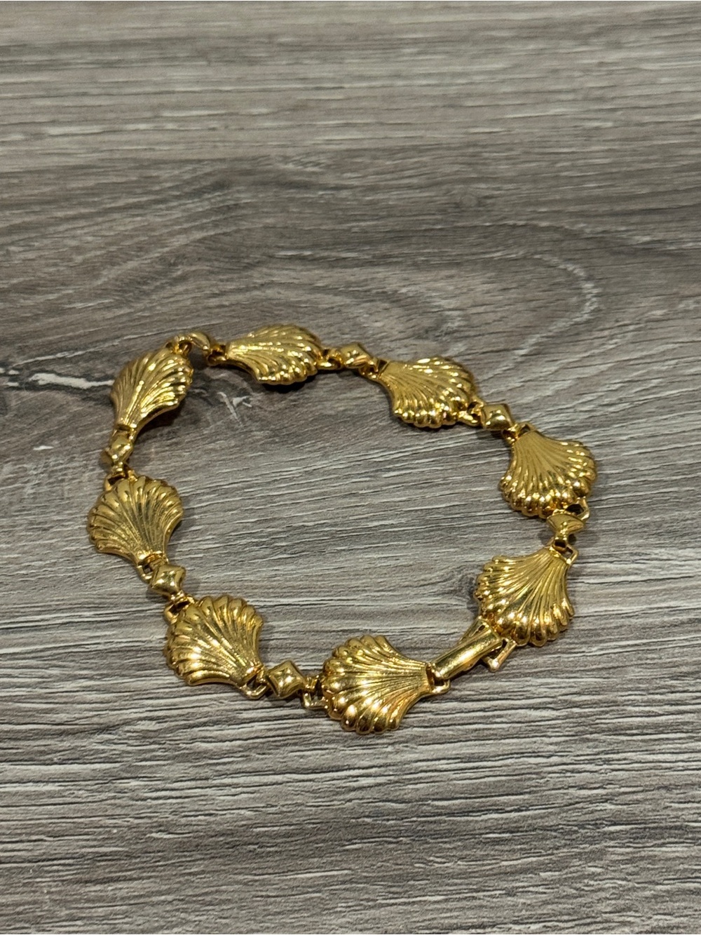 Gold Tone Shell Link Women’s Bracelet - Like New